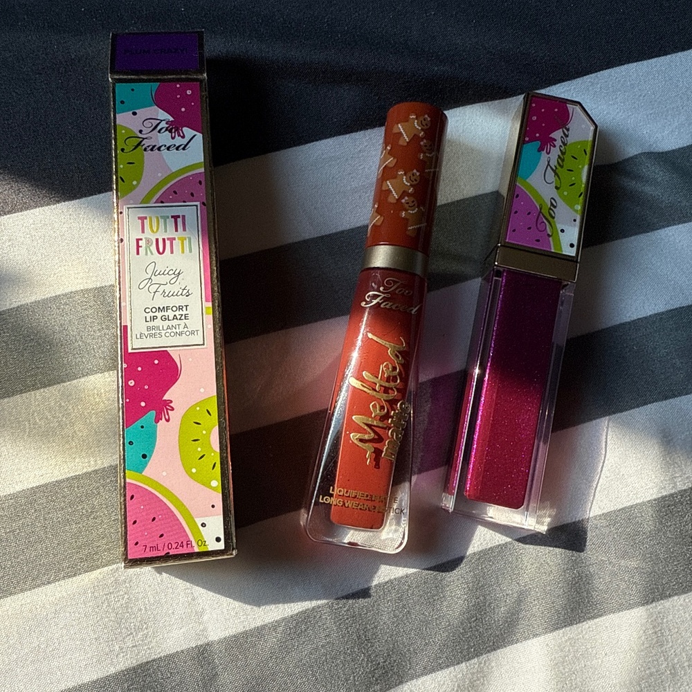 Too Faced Lip gloss/ matte